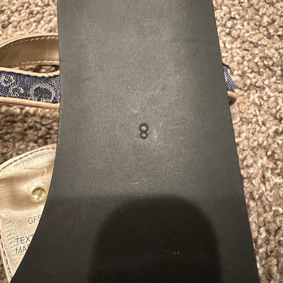 Guess monogram navy gold sandals women’s size 8 - Picture 3 of 6